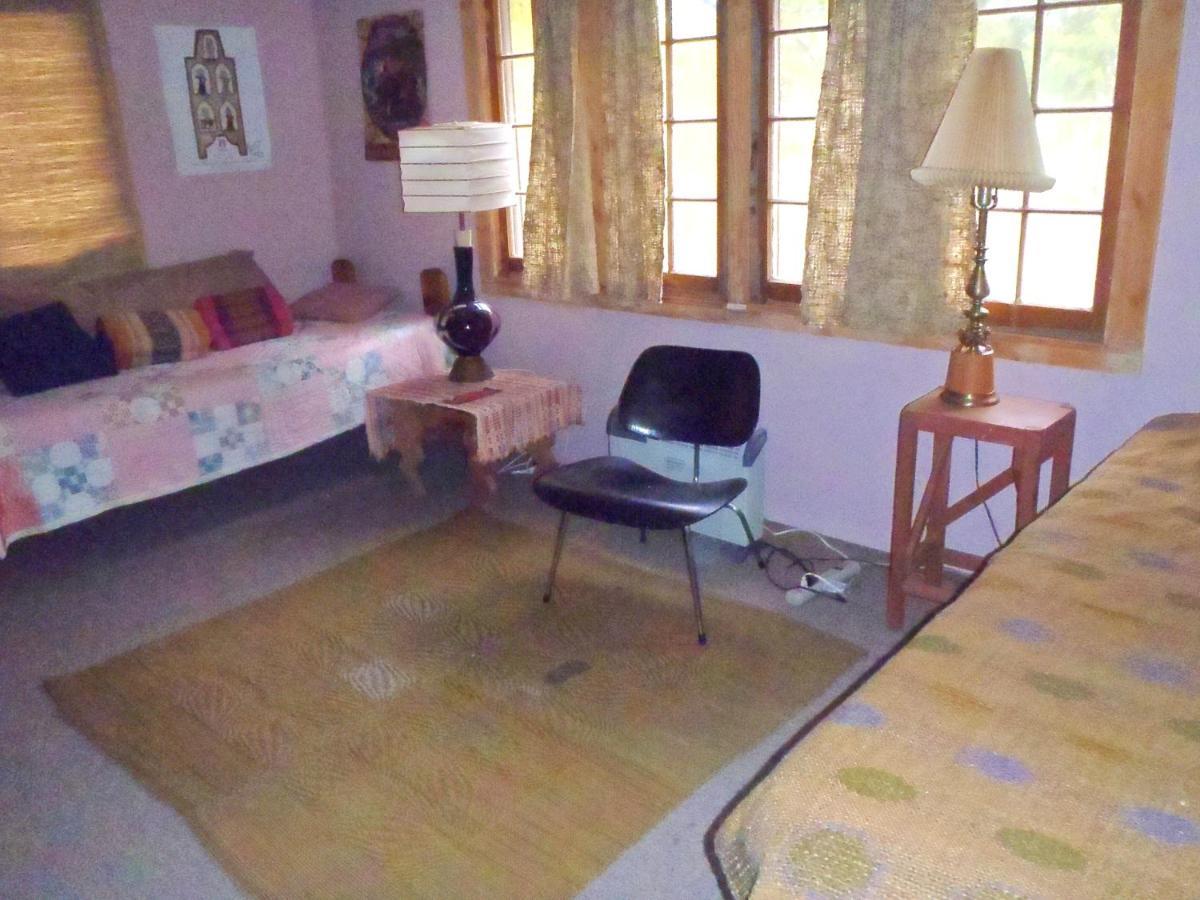 Ocho Guesthouse & Weaver'S Studio Espanola Bagian luar foto